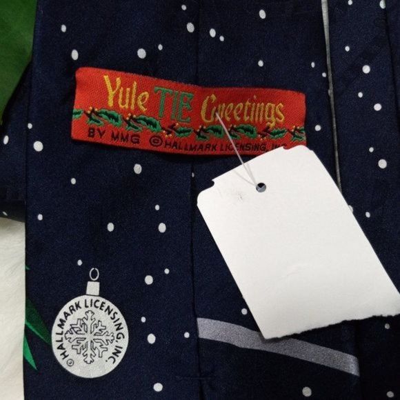 NWT Hallmark Yule Tie Greetings SILK Tie  Christmas Santa and Mrs Clause - Picture 5 of 6